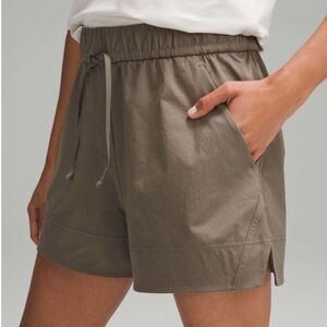 NWT Lululemon Cinchable Waist High-Rise Woven Short 3.5"